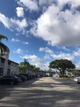 442 NE 210th Cir Terrace in Miami, FL - Building Photo - Building Photo