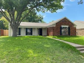 2813 Riviera Dr in Garland, TX - Building Photo