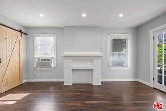 1754 N La Brea Ave in Los Angeles, CA - Building Photo - Building Photo