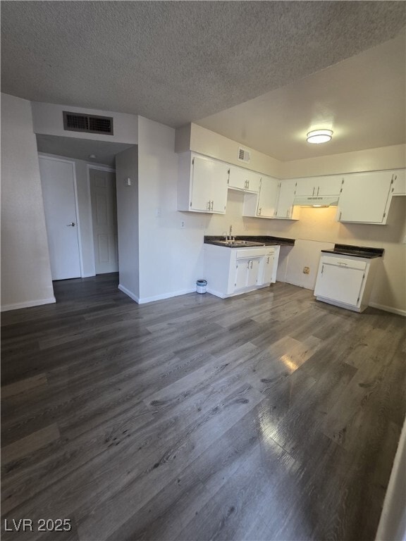 1075 E Desert Inn Rd in Las Vegas, NV - Building Photo - Building Photo