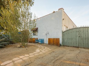 10943 Hesby St in North Hollywood, CA - Building Photo - Other