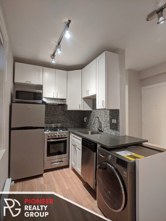 515 W Belmont Ave, Unit 23 in Chicago, IL - Building Photo