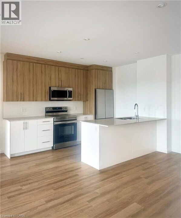 525 New Dundee Rd in Kitchener, ON - Building Photo