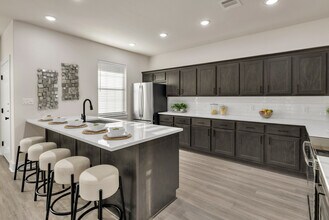 The Barracks Townhomes in College Station, TX - Foto de edificio - Building Photo