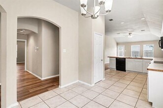 633 Horn St in Crowley, TX - Building Photo - Building Photo