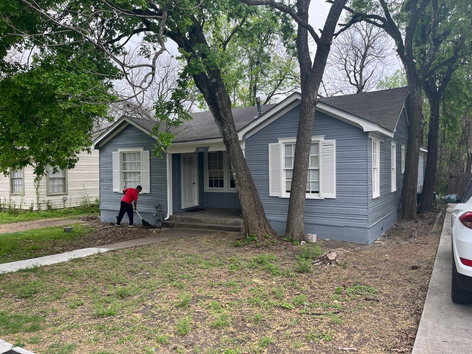 711 Harris Ave in Austin, TX - Building Photo