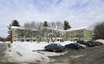 Spring Gate Apartments in Rockland, MA - Foto de edificio - Building Photo