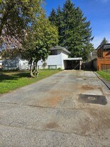 11990 Dover St in Maple Ridge, BC - Building Photo
