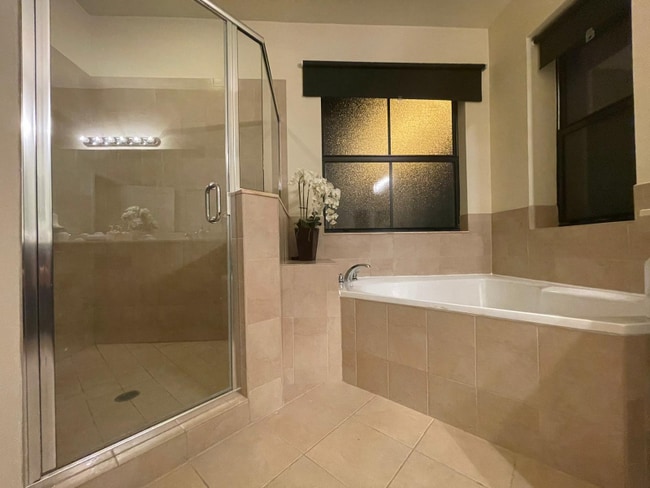 8878 W 33rd Ave in Hialeah, FL - Building Photo - Building Photo
