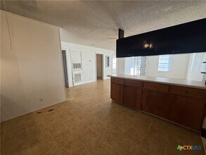 924 Pecan St in Seguin, TX - Building Photo - Building Photo