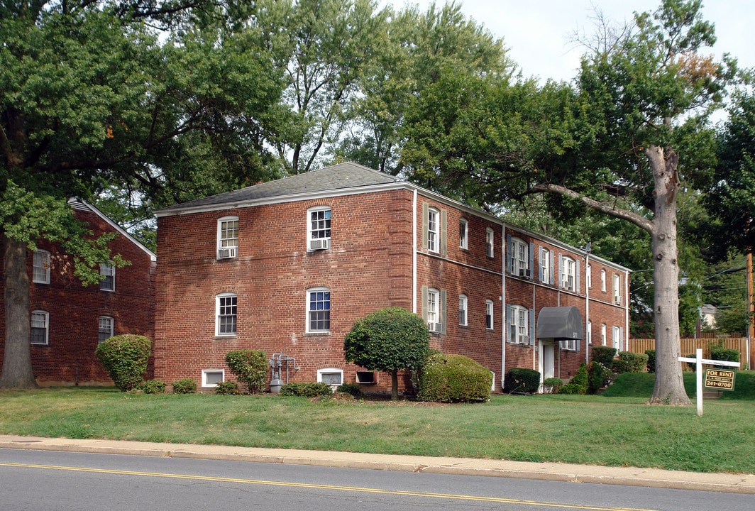 Westover Apartments in Arlington, VA - Foto de edificio