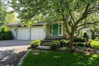 11 Clovelly Rd in Newton, MA - Building Photo - Building Photo