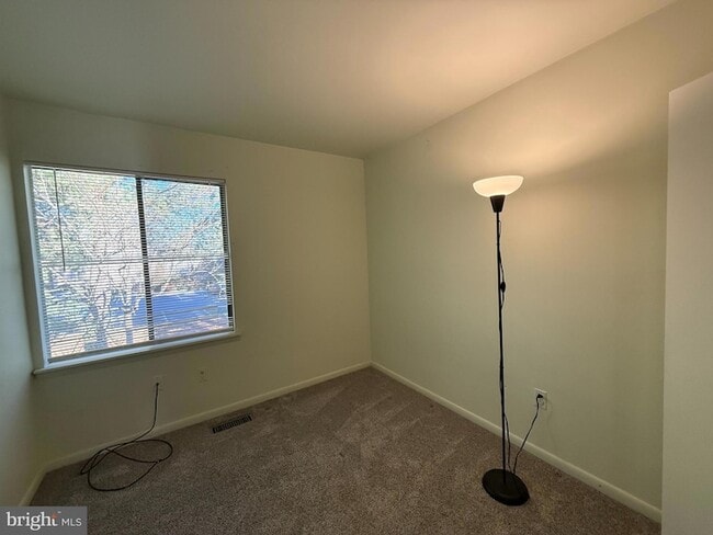 12825 Cara Dr in Woodbridge, VA - Building Photo - Building Photo