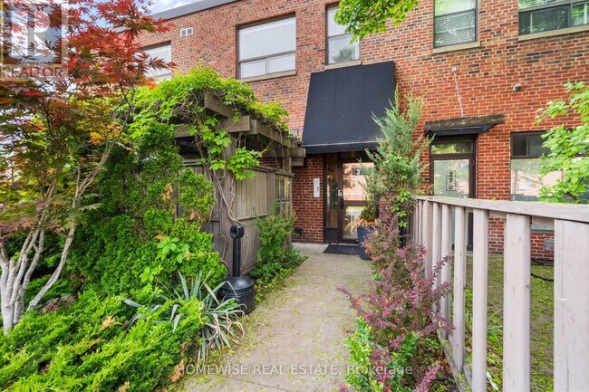 3635 Dundas St W in Toronto, ON - Building Photo - Building Photo