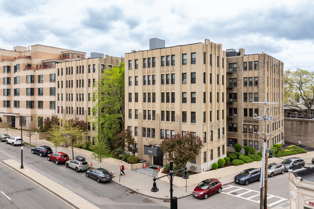 1662-1666 Commonwealth Ave in Brighton, MA - Foto de edificio