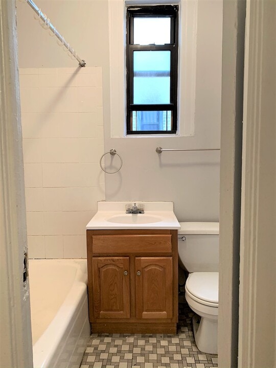 30-90 33rd St in Astoria, NY - Building Photo