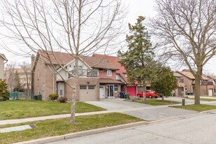137 Bellefontaine St in Toronto, ON - Building Photo