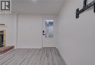 383 Rexford Dr in Hamilton, ON - Building Photo - Building Photo