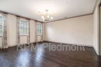 306 Nottaway Ln in Alpharetta, GA - Foto de edificio - Building Photo