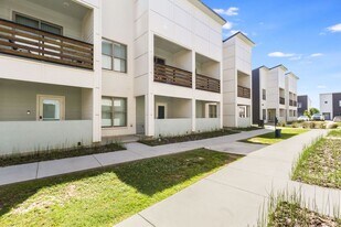 114 Gadwall Dr in Youngsville, LA - Building Photo