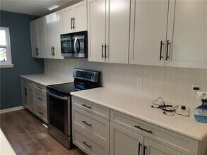 1715 Deerfield Dr in Austin, TX - Building Photo - Building Photo