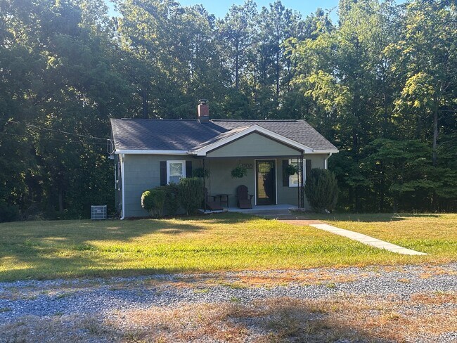 1208 Trading Post Rd in Huddleston, VA - Building Photo - Building Photo