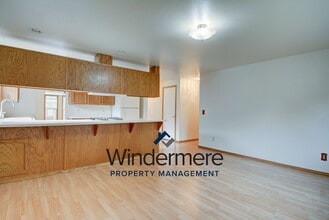 1188 NE Riksen Way in Oak Harbor, WA - Building Photo - Building Photo