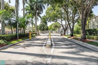 15883 NW 11th St in Pembroke Pines, FL - Building Photo - Building Photo