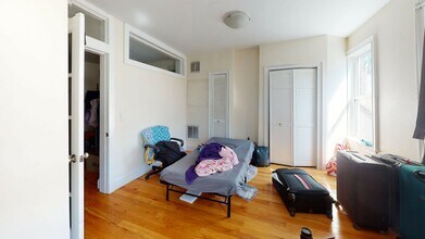 9 Chesterton St, Unit 1 in Boston, MA - Foto de edificio - Building Photo
