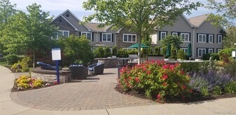 2200 Dolphin Ln in Holbrook, NY - Building Photo