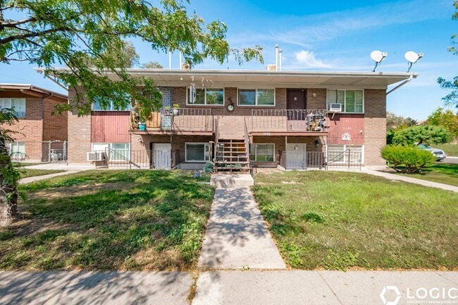 property at 1600 Ivy Cir
