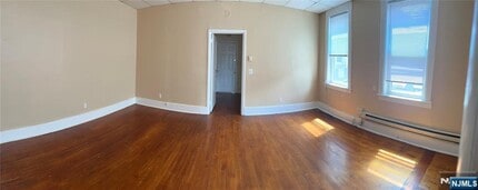 82 Park in Rutherford, NJ - Building Photo - Building Photo