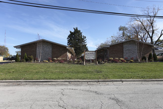 325 Oak Ridge Ave in Hillside, IL - Foto de edificio - Building Photo