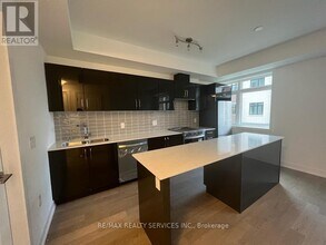 255-1095 DOUGLAS MCCURDY COMM Dr in Mississauga, ON - Building Photo - Building Photo