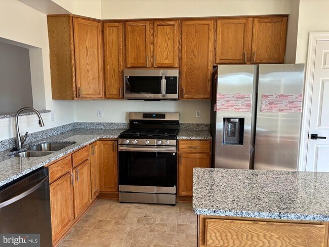 14274 Madrigal Dr in Woodbridge, VA - Building Photo - Building Photo