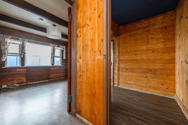 1070 W Santa Ana Blvd in Santa Ana, CA - Building Photo - Building Photo