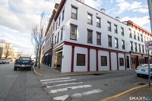 140 State St in New London, CT - Building Photo
