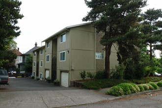 Curry Court Apartments in Portland, OR - Building Photo - Building Photo