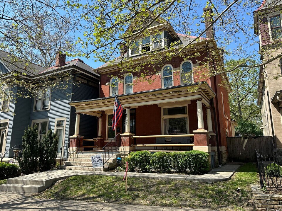 1023 Neil Ave in Columbus, OH - Foto de edificio