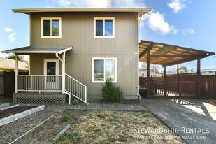 720 Deal St in Junction City, OR - Building Photo