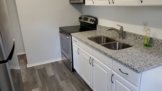 3351 Hillsdale Ave in Largo, FL - Building Photo - Building Photo