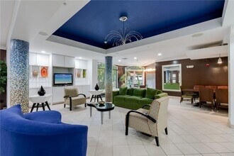 6001 SW 70th St in South Miami, FL - Building Photo - Building Photo