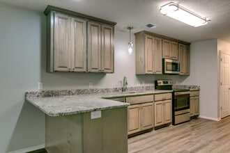 911 Pecorella St E, Unit #E in Texarkana, AR - Building Photo - Building Photo