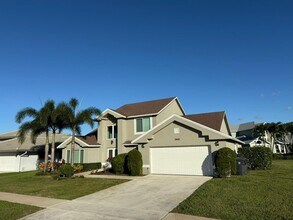 2400 Seaford Dr in Wellington, FL - Building Photo - Building Photo