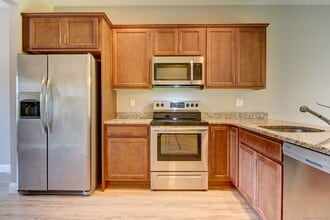 37 Hunters Ln in Southington, CT - Building Photo - Building Photo