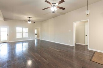 132 Timber Edge Dr in Youngsville, LA - Building Photo - Building Photo