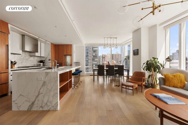5 W End Ave in New York, NY - Building Photo - Building Photo