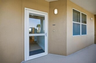 60 Surfview Dr, Unit 122 in Palm Coast, FL - Foto de edificio - Building Photo