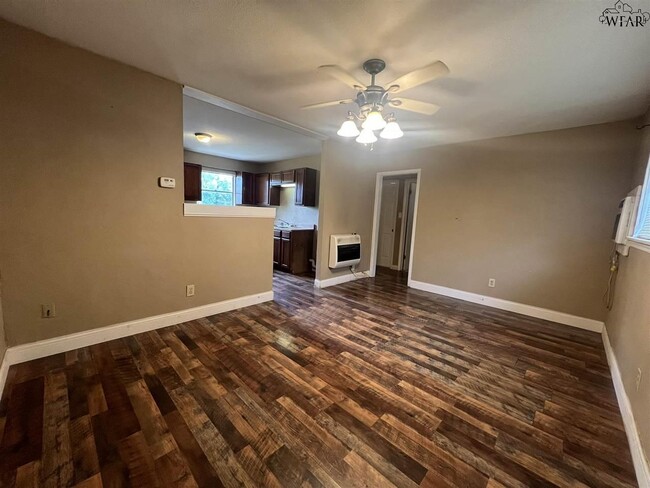 115 E Garden Dr in Iowa Park, TX - Building Photo - Building Photo