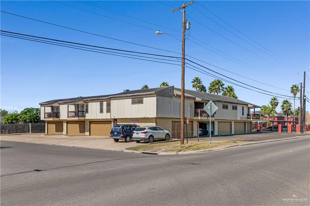 21 E Samano St in Edinburg, TX - Building Photo